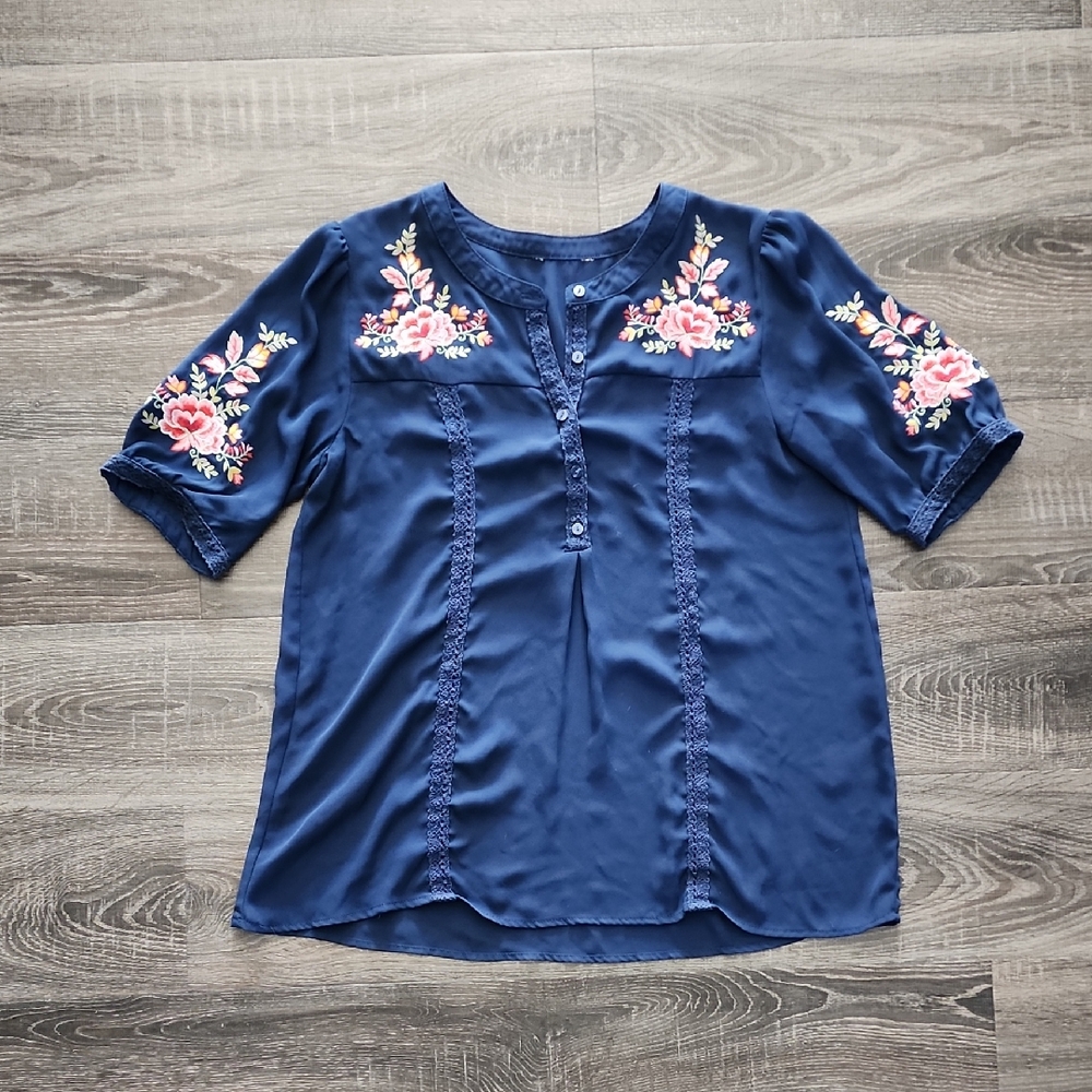 🦇 Embroidered Floral Boho Blouse 🦇